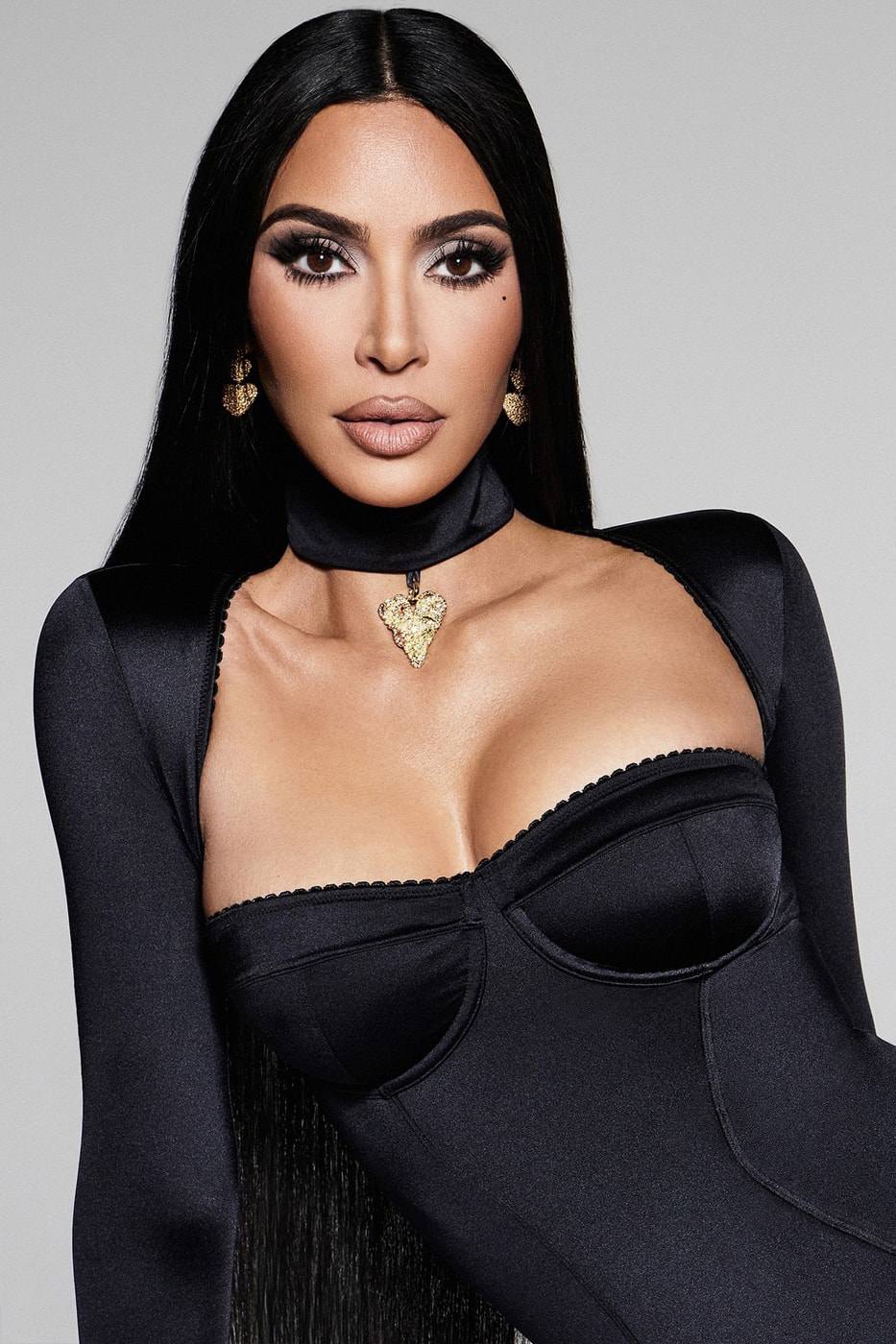 Kim Kardashian tạo dáng quyến rũ, kết hợp thương hiệu cá nhân với nhãn kim hoàn xa xỉ - 7