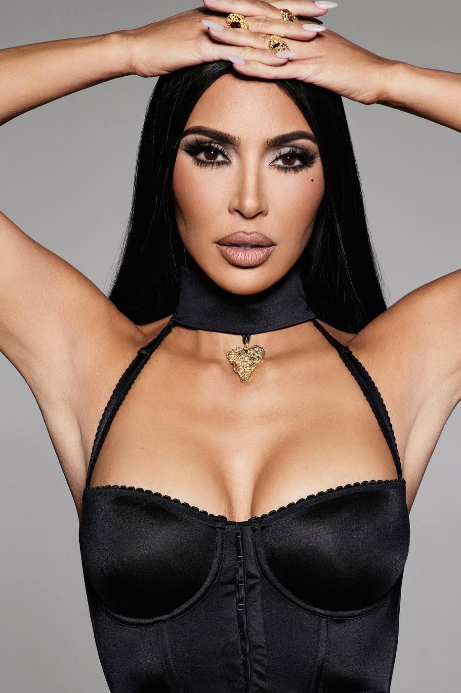 Kim Kardashian tạo dáng quyến rũ, kết hợp thương hiệu cá nhân với nhãn kim hoàn xa xỉ - 5