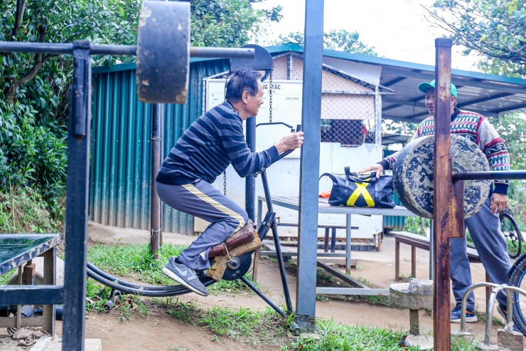 Những người tắm ở đây cho rằng đó là cách luyện sức khoẻ, tăng đề kháng trong những ngày giá rét.