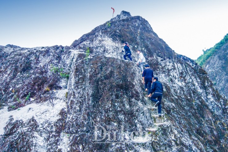 Ngoạn mục đỉnh Đèo đá trắng một buổi chớm đông