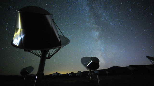 Kính thiên văn “săn tìm người ngoài hành tinh” bắt được 35 tín hiệu lạ - 1