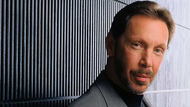 Larry Ellison đã đi du lịch một năm trước khi theo học Đại học Chicago, nhưng ông ấy lại bỏ học lần nữa và chuyển đến California.
