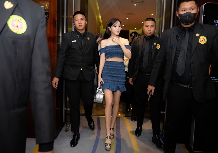 Hyomin (T-ara) khoe chân thon dài, diện crop-top hở eo tại Hà Nội - 1