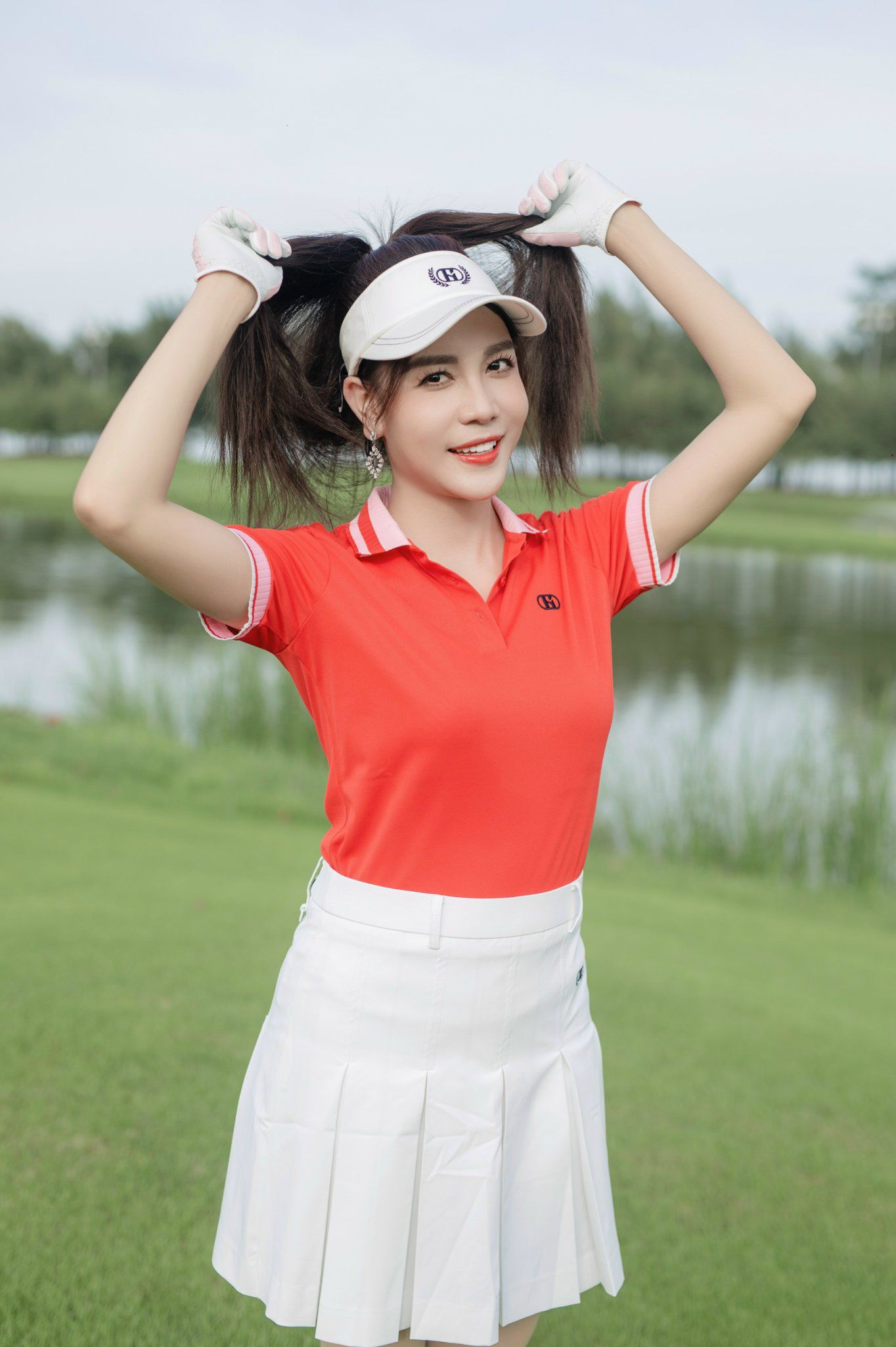 Á hậu Nhật Lâm tiết lộ bí quyết chọn thời trang chơi golf - 4