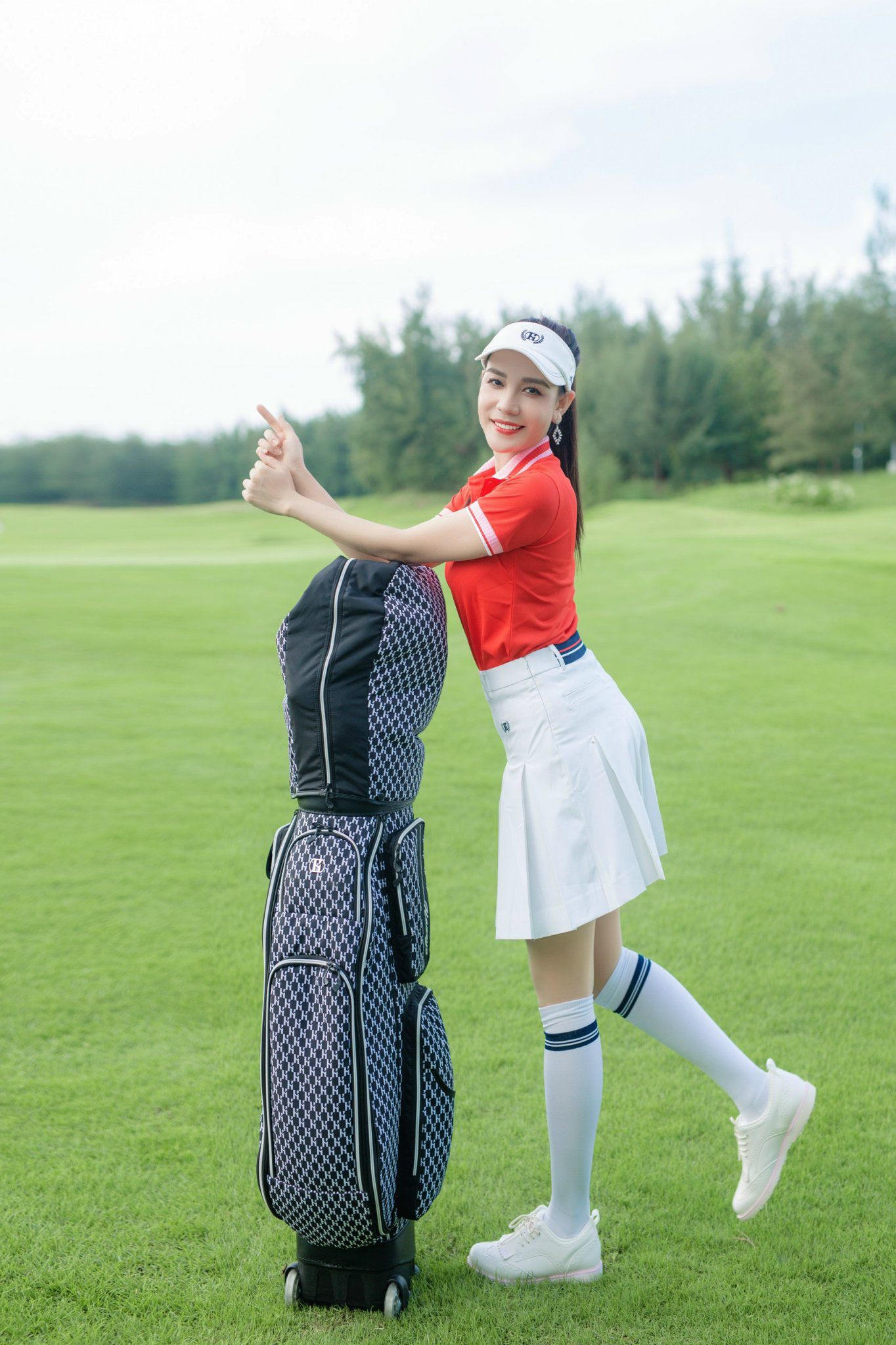 Á hậu Nhật Lâm tiết lộ bí quyết chọn thời trang chơi golf - 7