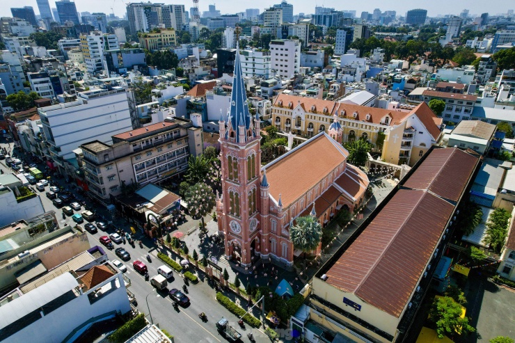 Chiêm ngưỡng kiến trúc nhà thờ màu hồng độc nhất ở TPHCM vừa lọt top điểm đến đẹp nhất thế giới - 16