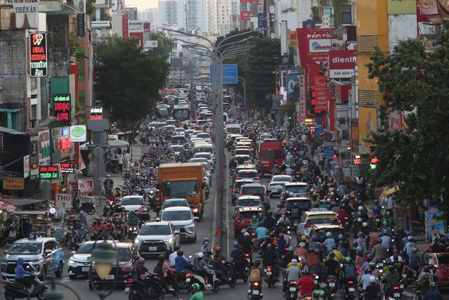 Với tình trạng đông đúc phương tiện tại đô thị, chỉ một sự cố nhỏ cũng có thể gây ùn tắc nghiêm trọng