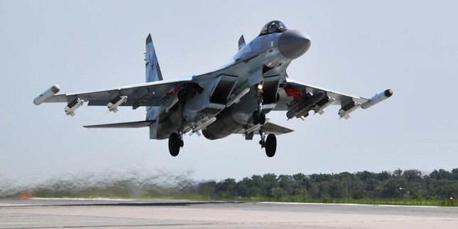 Truyền thông Mỹ: Su-35 là 'đối thủ tiềm năng' của tiêm kích Mỹ - 1