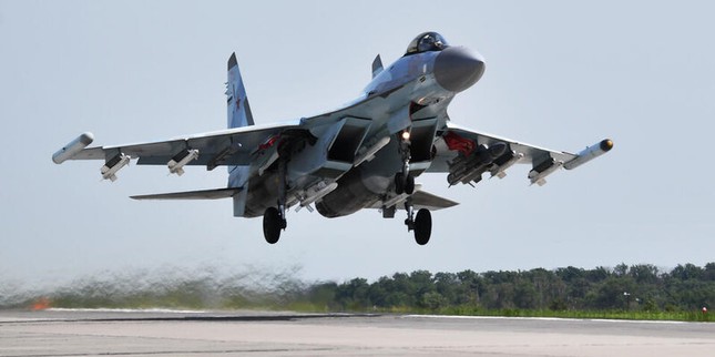 Truyền thông Mỹ: Su-35 là &#39;đối thủ tiềm năng&#39; của tiêm kích Mỹ - 1