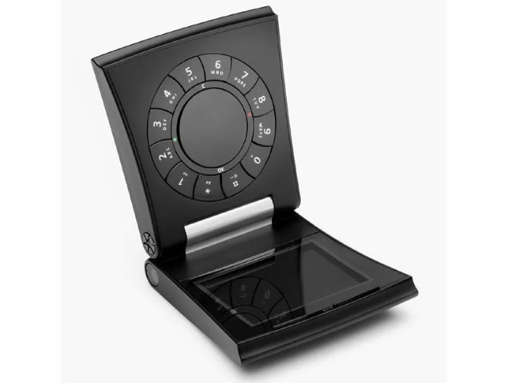 Serene (2005): Được sản xuất dưới dạng liên doanh giữa Bang & Olufsen và Samsung, chiếc điện thoại vỏ sò này có camera nhỏ gọn 0,3 MP nằm trên bản lề bên, bộ nhớ trong 31 MB và ngăn chứa pin chỉ có thể tiếp cận bằng cách sử dụng tuốc nơ vít đặc biệt.
