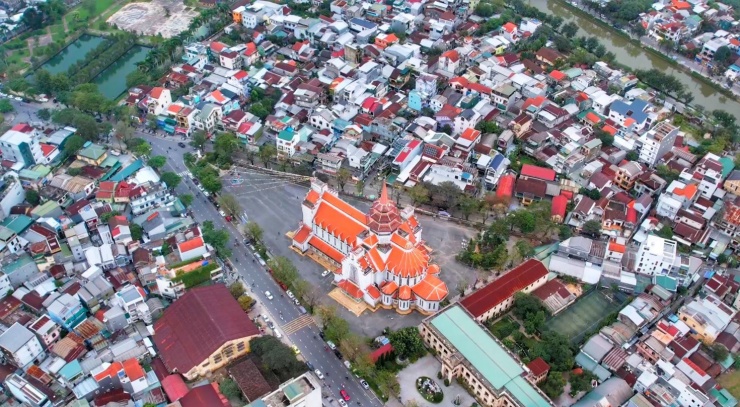 Nhà thờ Huế lung linh trước lễ Giáng sinh - 1