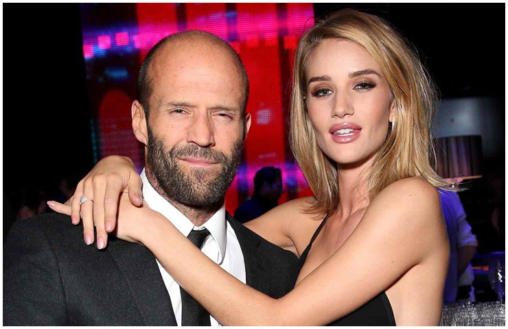 Rosie Huntington-Whiteley là siêu mẫu có tiếng, thường cùng nam tài tử tham dự các sự kiện quan trọng.&nbsp;
