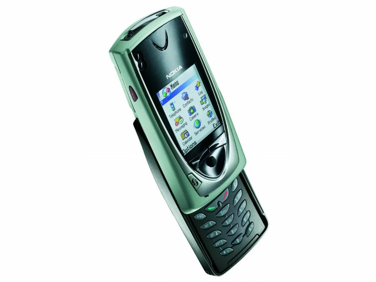 Nokia 7650 (2001): Chiếc điện thoại đầu tiên của Nokia được trang bị camera tích hợp và chạy hệ điều hành Symbian S60. Vấn đề về máy ảnh cũng rất được Nokia quan tâm sau đó bằng việc tung ra các sản phẩm như N93, N95 và Lumia 1020. S60 cũng rất có ý nghĩa vì nó nhanh chóng trở thành nền tảng cho phần lớn các sản phẩm smartphone tiên tiến hơn của hãng.
