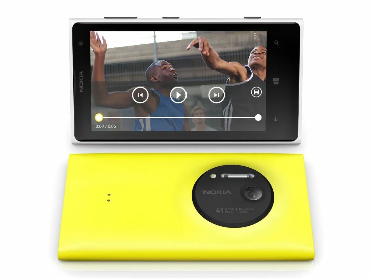 Nokia Lumia 1020 (2013): Cái tên cuối cùng không thể không nhắc đến là Lumia 1020 với camera PureView 41 MP chạy hệ điều hành Windows Phone. Theo quan điểm của tác giả, Lumia 1020 là chiếc điện thoại có camera tốt nhất từng được Nokia sản xuất trước khi bán mảng thiết bị di động lại cho Microsoft.
