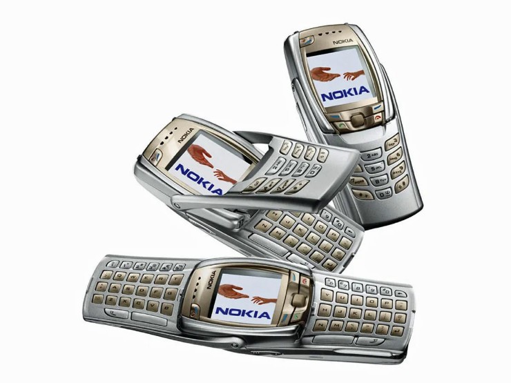 Nokia 6810 (2004): Chắc chắn có những lúc thiết kế của Nokia gây thất vọng, và đó là lúc Nokia 6810 xuất hiện khi trông hoàn toàn lố bịch, mặc dù cho phép gõ văn bản và viết email rất nhanh.
