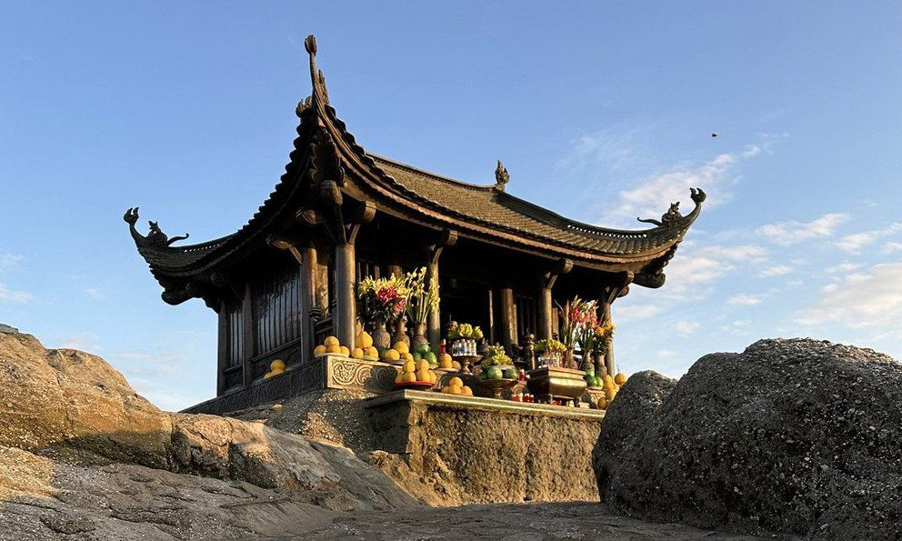 Quảng Ninh: Băng giá xuất hiện tại chùa Đồng Yên Tử sau gần 10 năm - 1