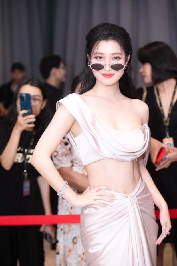 Top 4 trang phục gây tranh cãi nhất 2023 của người đẹp Việt, có bộ khán giả muốn 