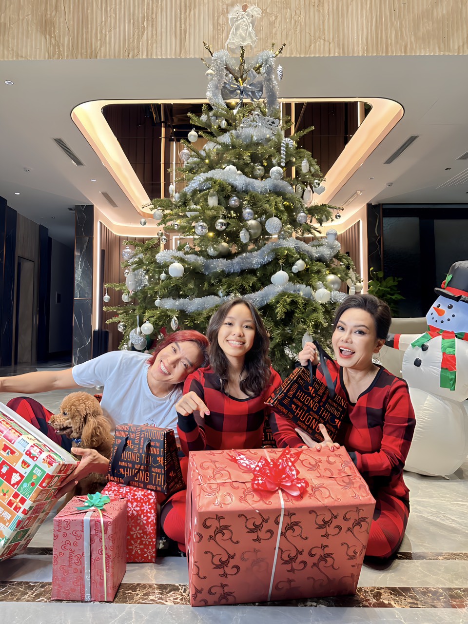 Vợ chồng Việt Hương đón Noel tại biệt thự 240 tỷ