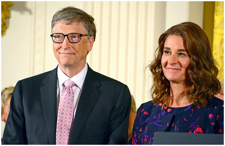 Ông Bill Gates hiện giữ mối quan hệ bạn bè với vợ cũ của mình, cùng hỗ trợ nhau chăm sóc các con.
