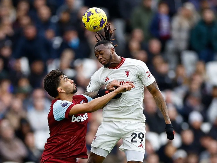 MU (áo trắng) thất bại trên sân của West Ham