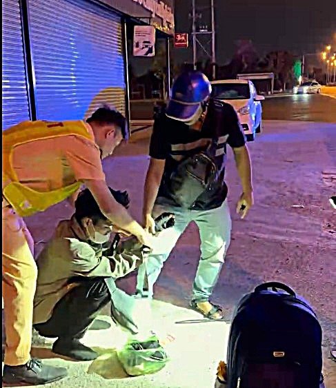 CSGT Bình Thuận chặn xe khách bắt nghi phạm giết người, cướp tài sản - 2