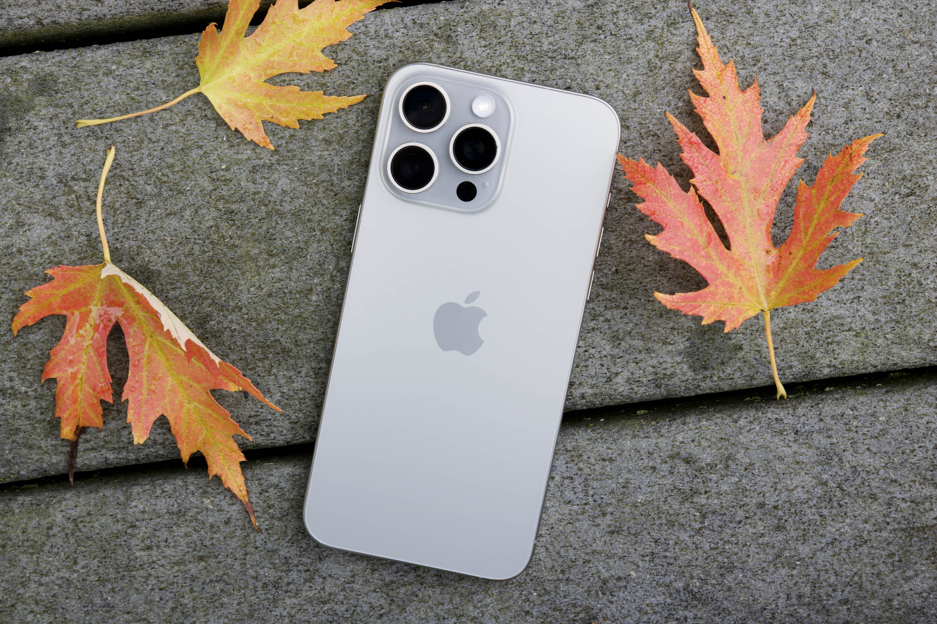 iPhone 15 Pro Max "đá bay" siêu phẩm này về doanh số - 3