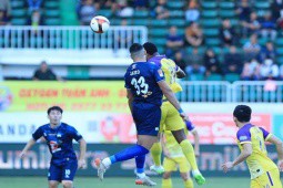 Video bóng đá HAGL - Hà Nội: Hàng thủ lăn xả, chiến thắng đầu tay (V-League)