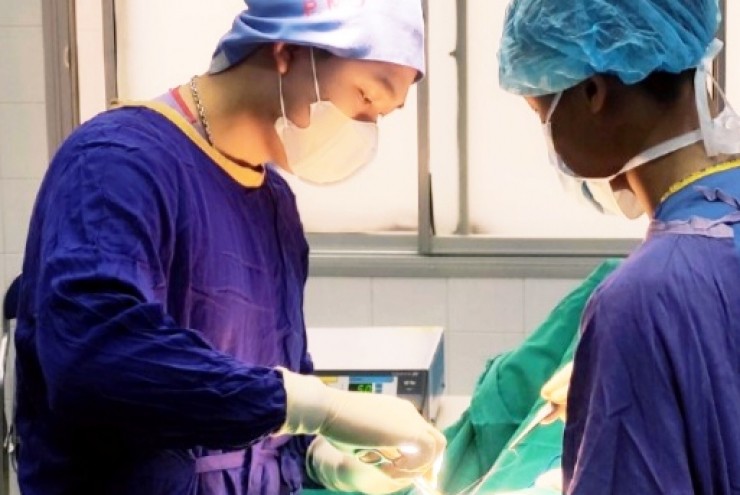 Nam thanh niên 19 tuổi xoắn tinh hoàn sau 6 tiếng đau nhức - 1