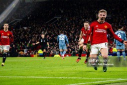 MU hạ Aston Villa: “Quỷ đỏ“ lập nhiều kỷ lục, vẫn lo vì Shaw và Amrabat