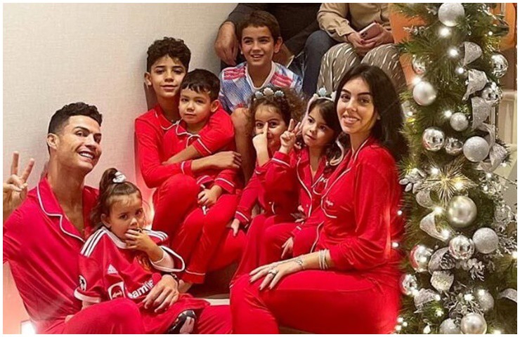 Georgina Rodriguez và CR7 có một tổ ấm viên mãn với đàn con kháu khỉnh, đáng yêu.&nbsp;
