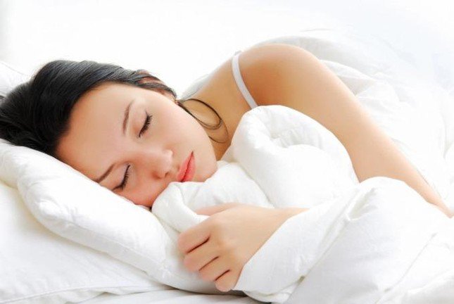 Những thói quen xấu khi ngủ có thể gây liệt nửa mặt, khiến bạn già đi trong một đêm - 2