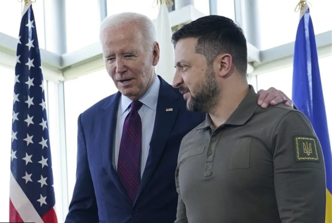 Tổng thống Mỹ Joe Biden trong một cuộc gặp với người đồng cấp Ukraine Volodomyr Zelensky (Ảnh: Getty).