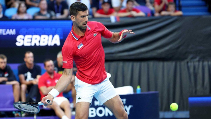 Djokovic đánh bại&nbsp;Zhang Zhizhen, giúp ĐT Serbia giành lợi thế lớn trước ĐT Trung Quốc