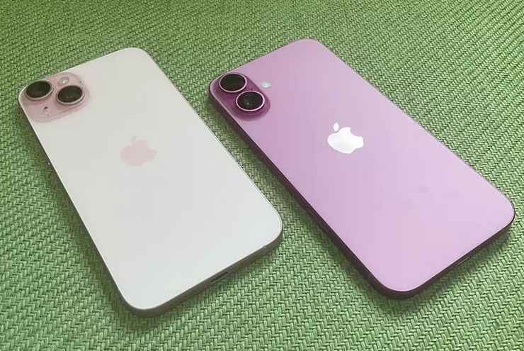 Lilac pink on iPhone 16/16 Plus vs light pink on iPhone 15/15 Plus.