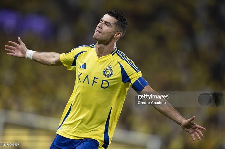 Ronaldo “ghi bàn như máy” cho Al Nassr, giải mã màn ăn mừng cảm xúc - 2