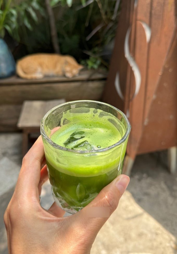 Thời gian gần đây, Tăng Thanh Hà nhiều lần chia sẻ sở thích với món matcha, cô còn đầu tư nhiều dụng cụ chuyên dụng để pha thức uống này tại nhà.