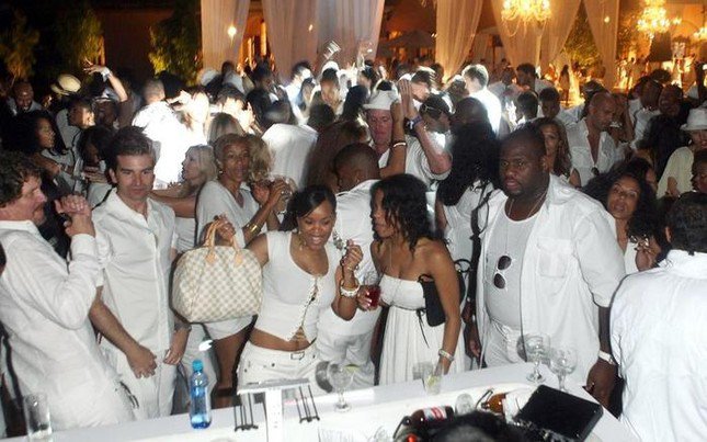 Các “bữa tiệc trắng” (white party) mà Diddy tổ chức đang bị đào lại.