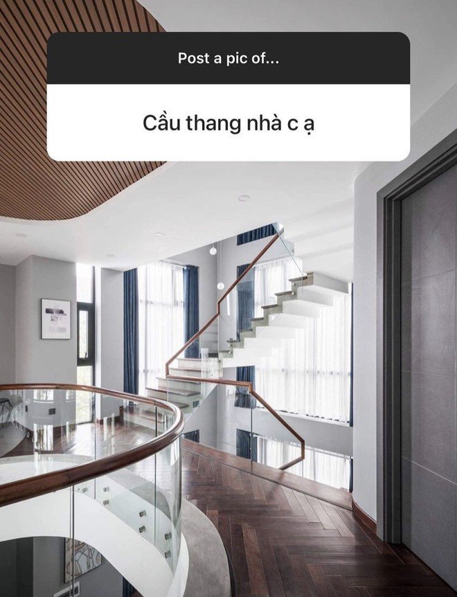 Ngôi nhà có cầu thang trong suốt. Mọi ngóc ngách đều cho thấy sự tinh tế, đẳng cấp, hẳn gia chủ đã tốn không ít tiền đầu tư.