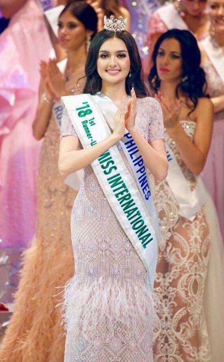 Ahtisa không còn xa lạ với các cuộc thi sắc đẹp. Năm 2018, cô tham gia Binibining Pilipinas và giành danh hiệu Miss International Philippines. Sau đó, cô đại diện Philippines tại cuộc thi Hoa hậu Quốc tế ở Nhật Bản và xuất sắc đạt danh hiệu á hậu 1.