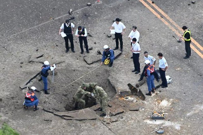 Miệng hố rộng khoảng 7m, sâu 1m. (Ảnh: Getty Images)