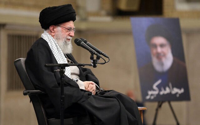 Giáo chủ Iran Ali Khamenei xuất hiện trong một sự kiện hôm 2/10. Ảnh: Times of Israel.