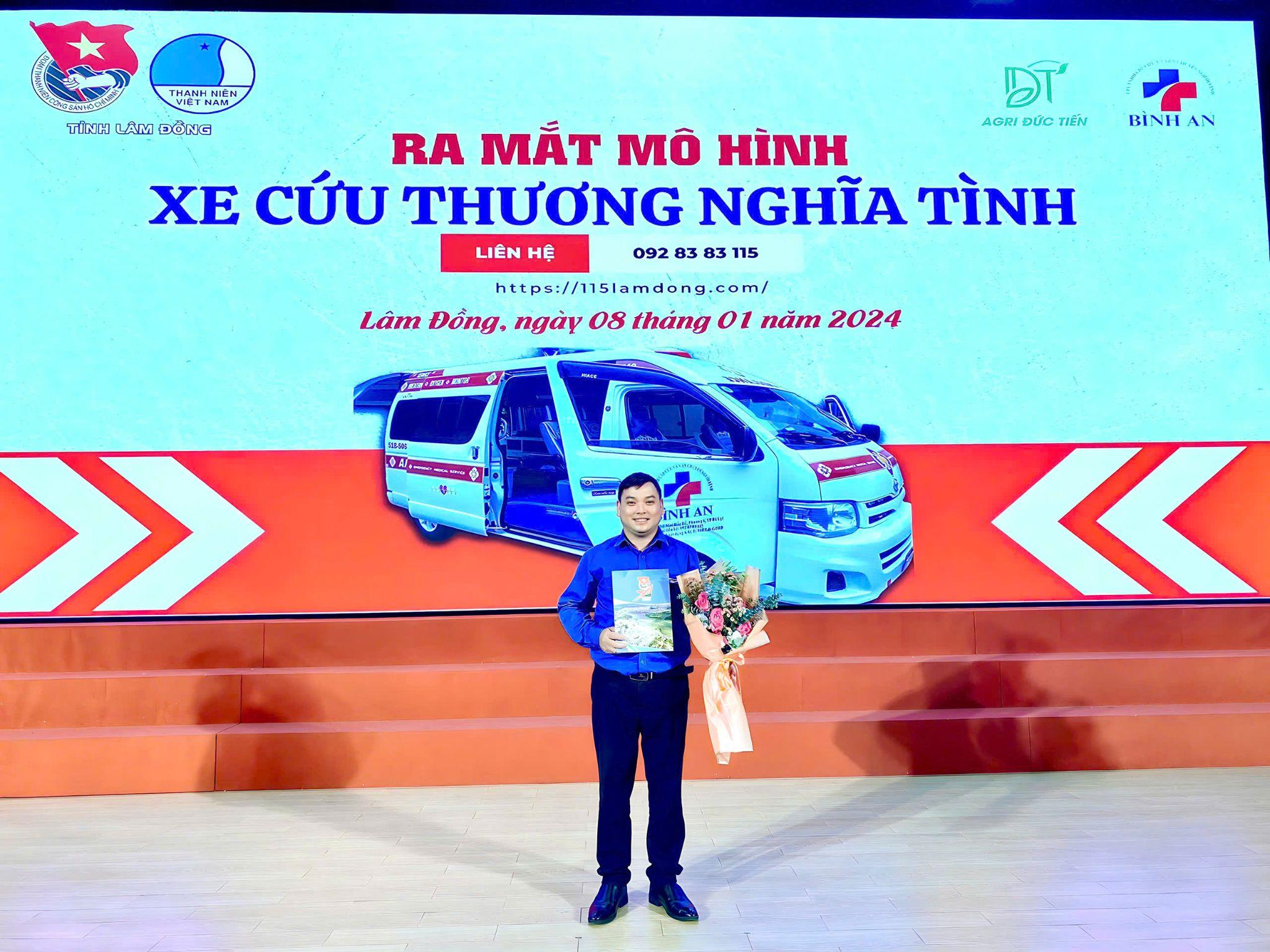 Đức trong buổi ra mắt mô hình xe cứu thương tình nghĩa