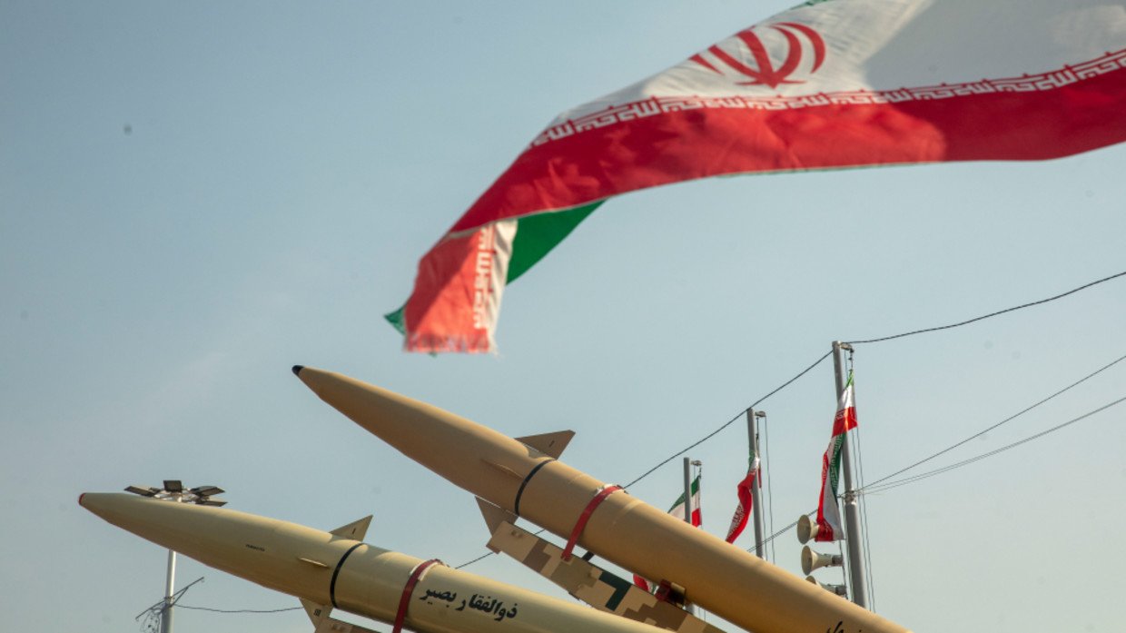 Tên lửa được Iran trưng bày ở quảng trường Azadi vào ngày 11/2/2024. Ảnh: Majid Saeedi/Getty Images.