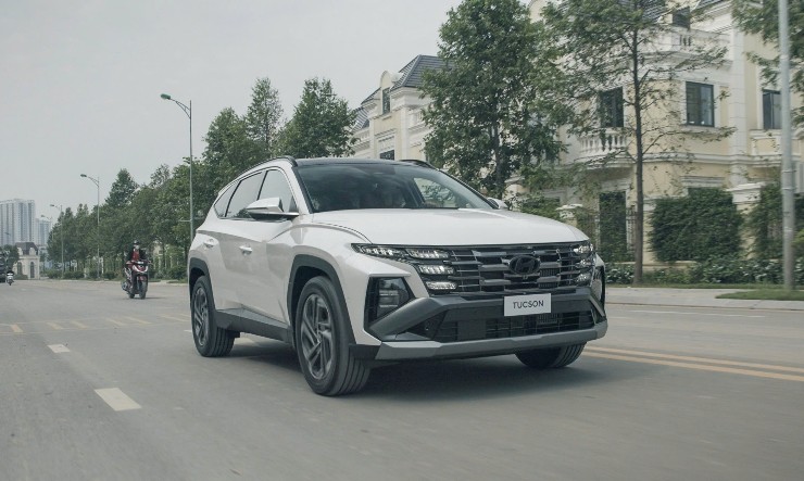 Hyundai Tucson thế hệ mới chạy thử trên đường phố Hà Nội.