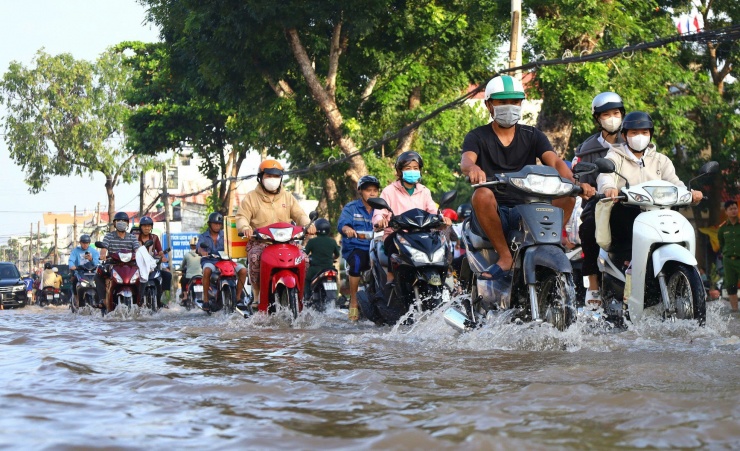 Triều cường vượt báo động 3, một số đường ở Cần Thơ ngập sâu - 6