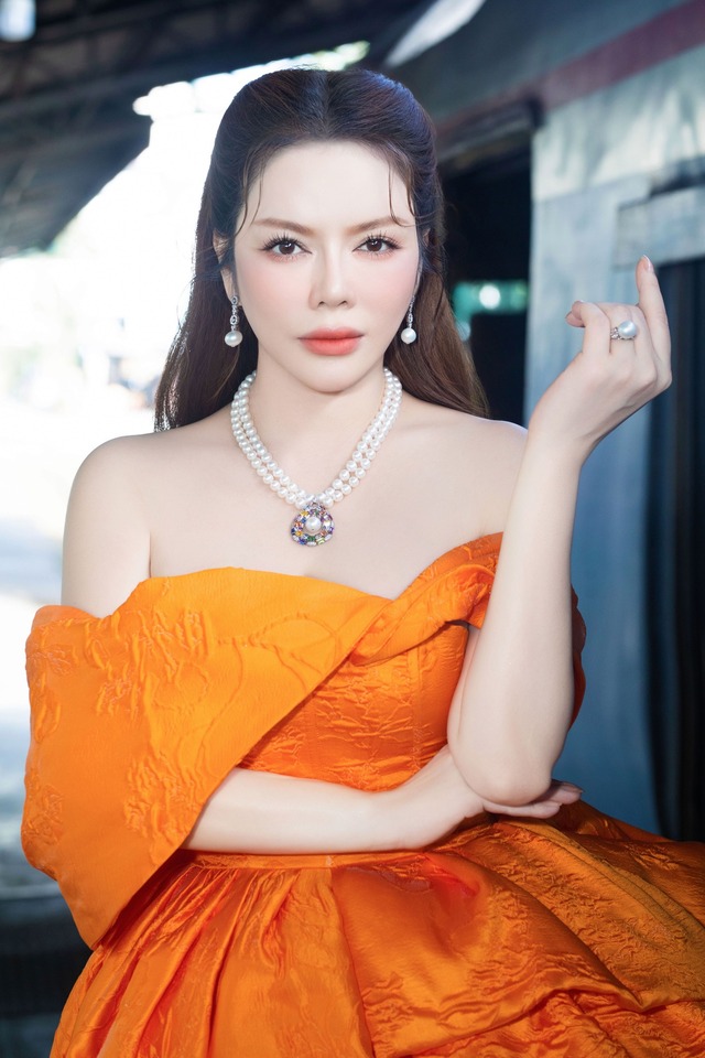 Diễn viên Lý Nhã Kỳ được gọi là "nữ hoàng kim cương" trong showbiz.