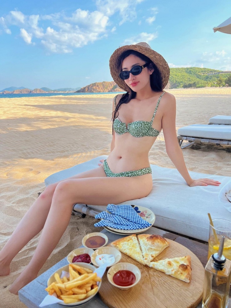 Bên cạnh monokini, Hoa hậu Thế giới Việt Nam 2019 còn chuộng bikini kéo hông cao để khai thác tối đa lợi thế hình thể.