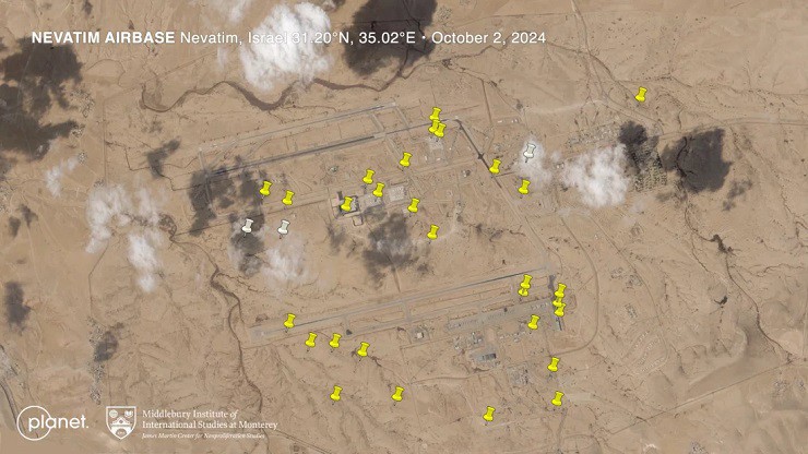 Các nhà nghiên cứu chỉ ra 32 vị trí ở căn cứ Nevatim của Israel bị trúng tên lửa Iran. Ảnh: Planet Labs.