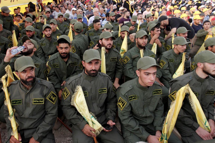 Các thành viên lực lượng Hezbollah tham dự một sự kiện ở Lebanon năm 2019. Ảnh: Reuters.