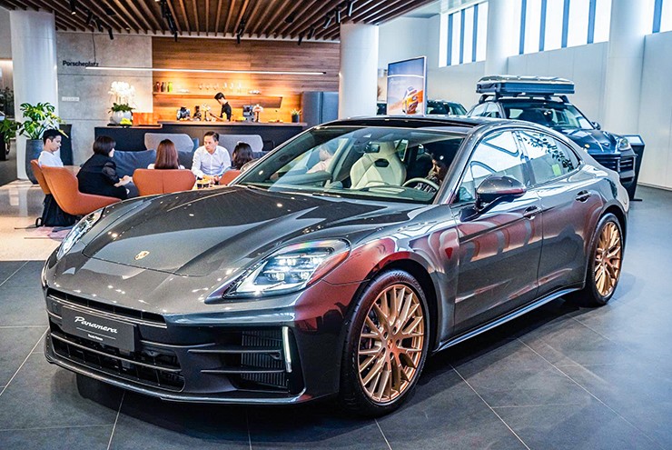 Cận cảnh Porsche Panamera thế hệ thứ 3 vừa ra mắt tại Việt Nam - 1